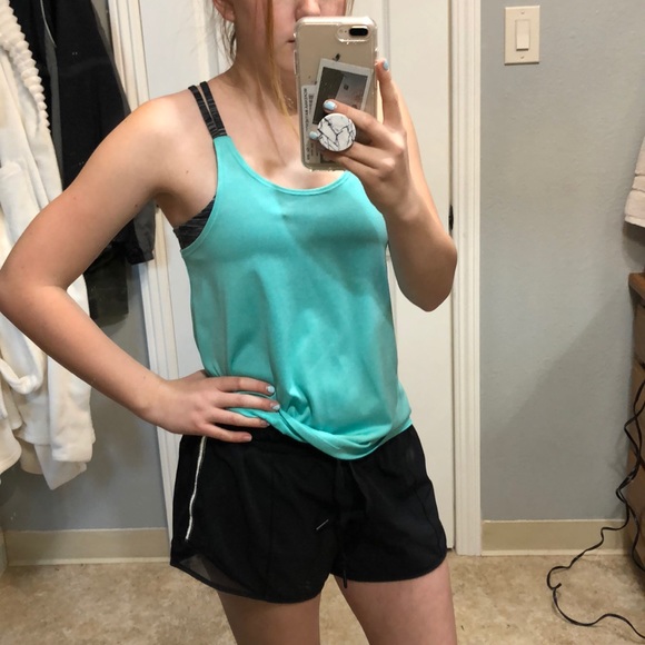 Running tank top with built in bra - Picture 4 of 4